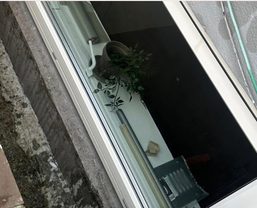 Samma källarfönster rent efter fönsterputsning